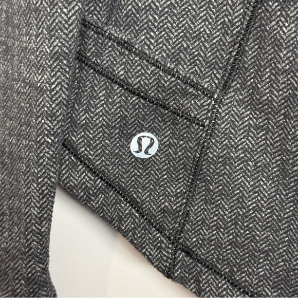 Lululemon Base Runner 1/2 Zip Heathered Herringbone Heathered Black Black Size 6 - Picture 5 of 6